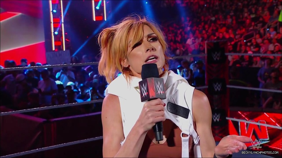 WWE_Monday_Night_RAW_2022_07_18_720p_HDTV_x264-Star_mkv_000481050.jpg