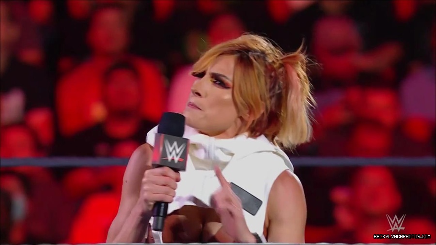 WWE_Monday_Night_RAW_2022_07_18_720p_HDTV_x264-Star_mkv_000484650.jpg