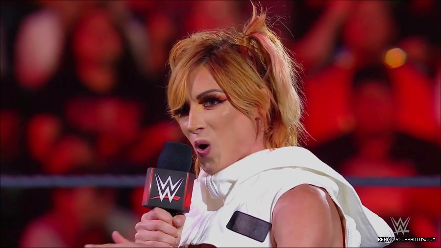 WWE_Monday_Night_RAW_2022_07_18_720p_HDTV_x264-Star_mkv_000512650.jpg