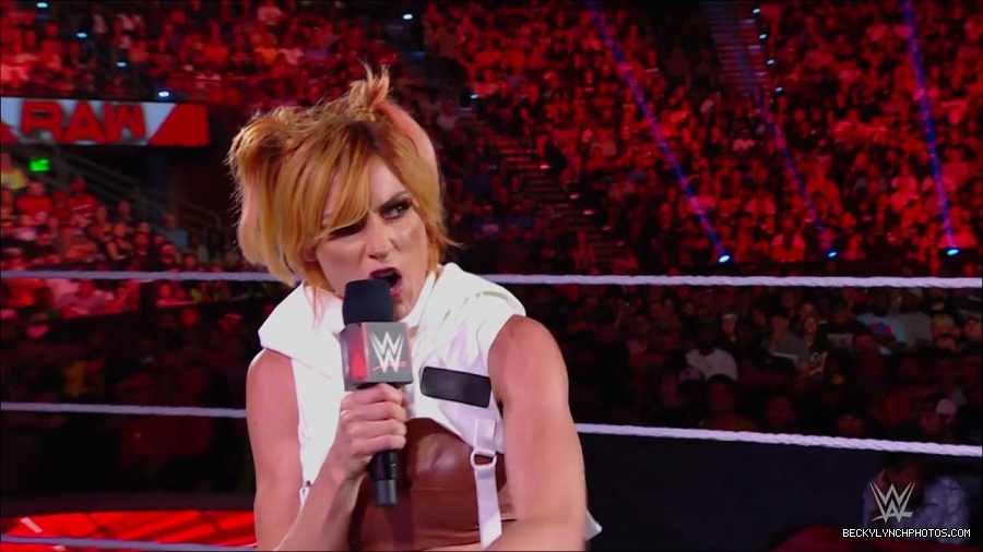 WWE_Monday_Night_RAW_2022_07_18_720p_HDTV_x264-Star_mkv_000514250.jpg