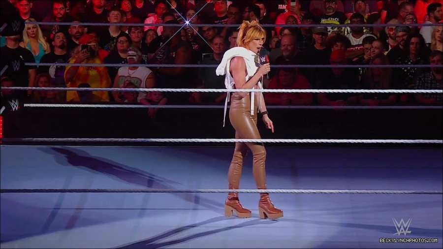 WWE_Monday_Night_RAW_2022_07_18_720p_HDTV_x264-Star_mkv_000516650.jpg