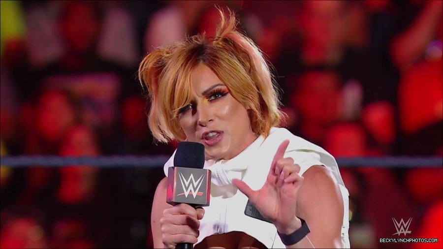 WWE_Monday_Night_RAW_2022_07_18_720p_HDTV_x264-Star_mkv_000521450.jpg