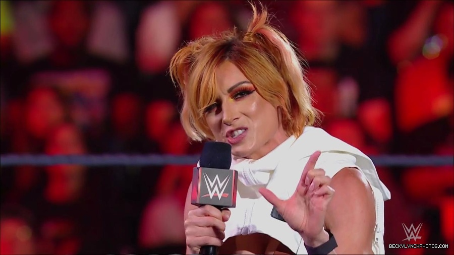 WWE_Monday_Night_RAW_2022_07_18_720p_HDTV_x264-Star_mkv_000522250.jpg