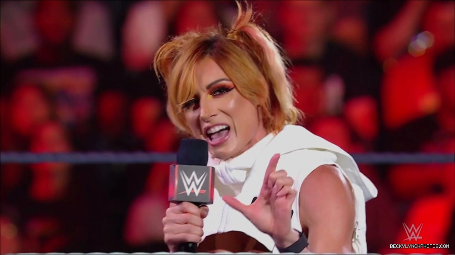 WWE_Monday_Night_RAW_2022_07_18_720p_HDTV_x264-Star_mkv_000522650.jpg