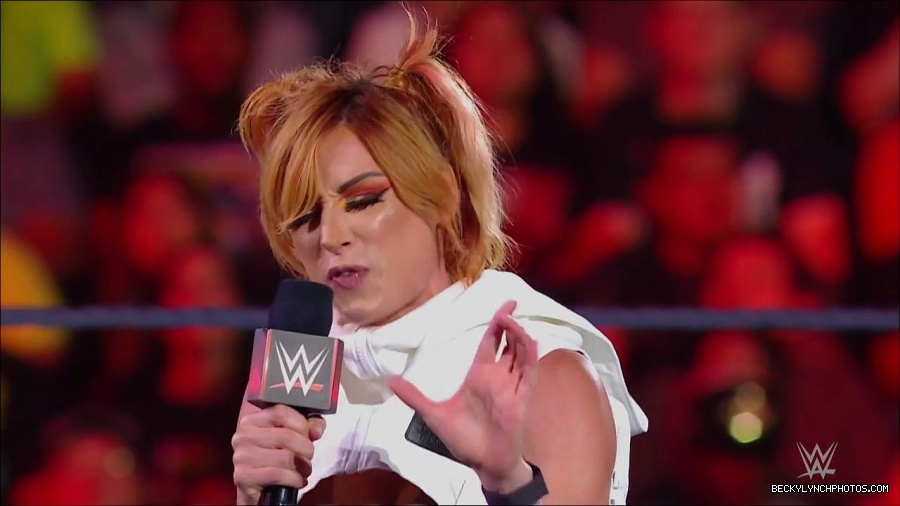 WWE_Monday_Night_RAW_2022_07_18_720p_HDTV_x264-Star_mkv_000523450.jpg