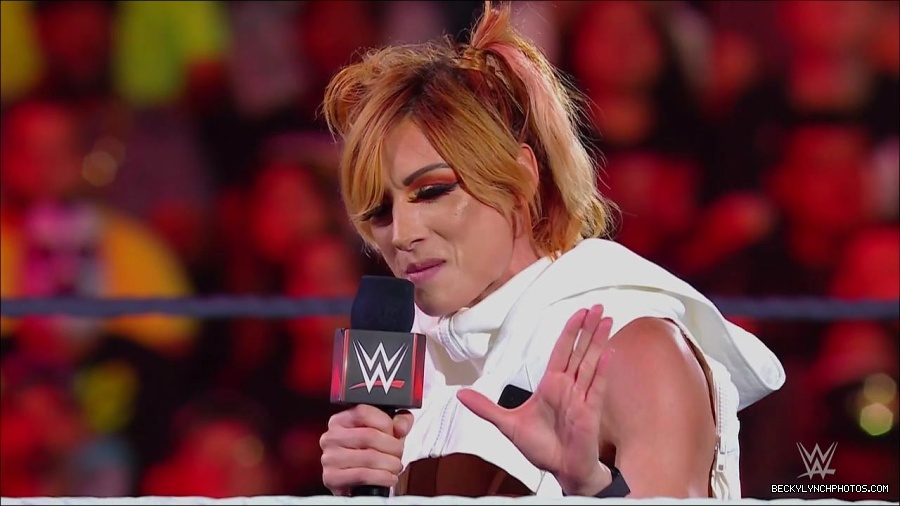 WWE_Monday_Night_RAW_2022_07_18_720p_HDTV_x264-Star_mkv_000524650.jpg