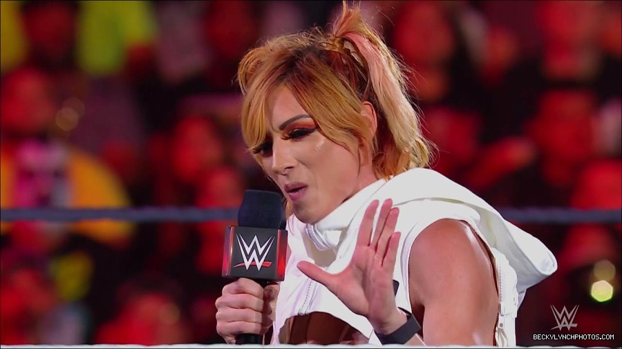 WWE_Monday_Night_RAW_2022_07_18_720p_HDTV_x264-Star_mkv_000525050.jpg
