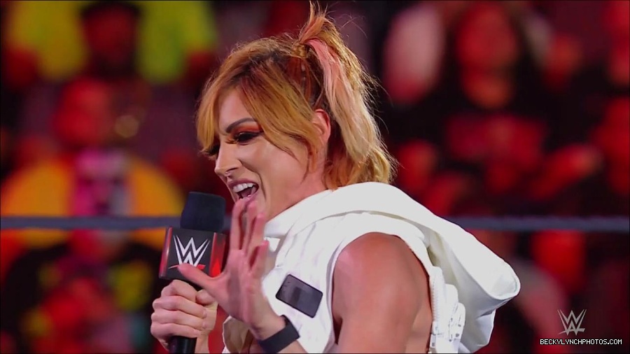 WWE_Monday_Night_RAW_2022_07_18_720p_HDTV_x264-Star_mkv_000525850.jpg