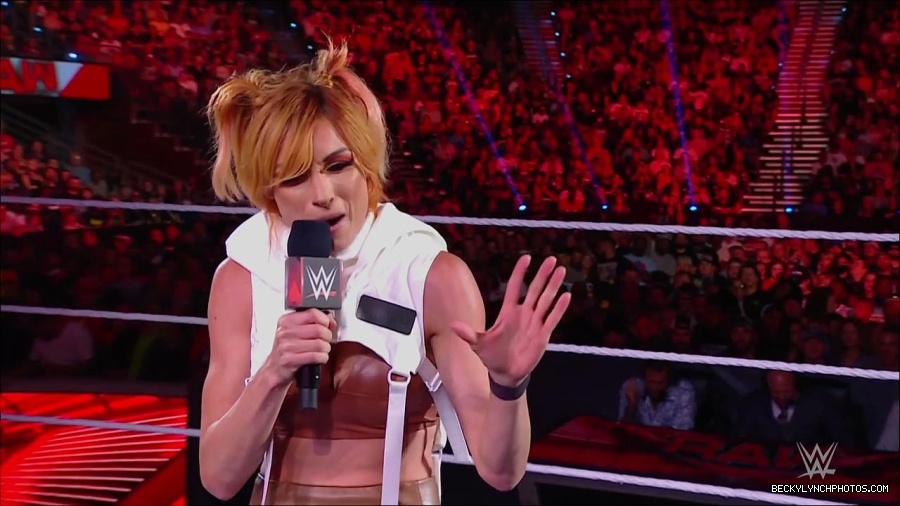 WWE_Monday_Night_RAW_2022_07_18_720p_HDTV_x264-Star_mkv_000526250.jpg