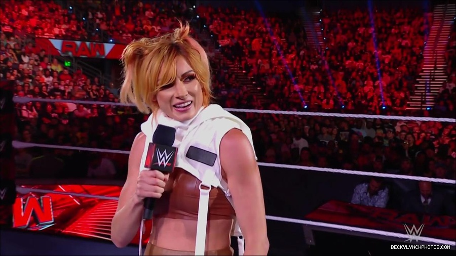 WWE_Monday_Night_RAW_2022_07_18_720p_HDTV_x264-Star_mkv_000527050.jpg
