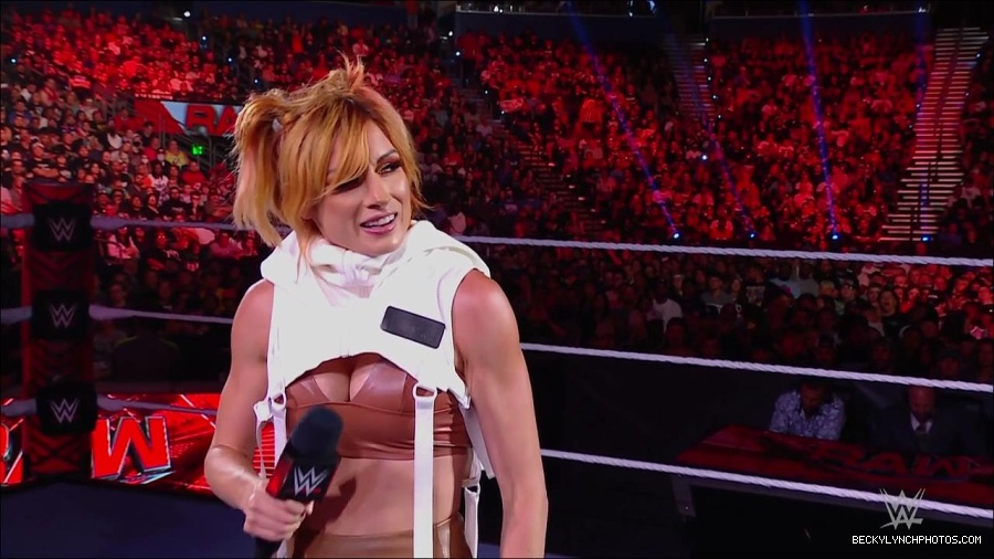 WWE_Monday_Night_RAW_2022_07_18_720p_HDTV_x264-Star_mkv_000527850.jpg
