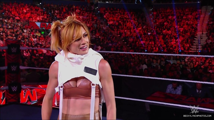 WWE_Monday_Night_RAW_2022_07_18_720p_HDTV_x264-Star_mkv_000528250.jpg
