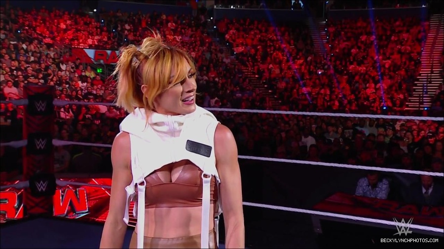 WWE_Monday_Night_RAW_2022_07_18_720p_HDTV_x264-Star_mkv_000529050.jpg