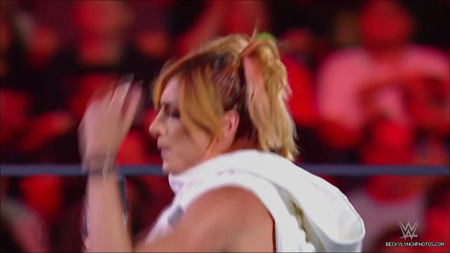 WWE_Monday_Night_RAW_2022_07_18_720p_HDTV_x264-Star_mkv_000532250.jpg