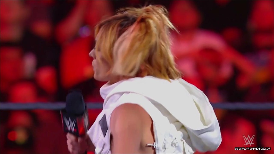 WWE_Monday_Night_RAW_2022_07_18_720p_HDTV_x264-Star_mkv_000532650.jpg