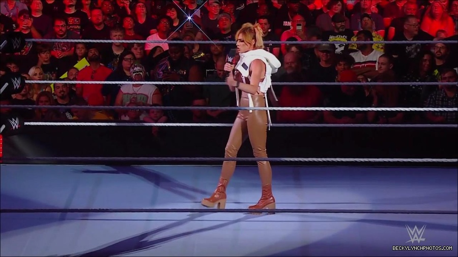 WWE_Monday_Night_RAW_2022_07_18_720p_HDTV_x264-Star_mkv_000534650.jpg