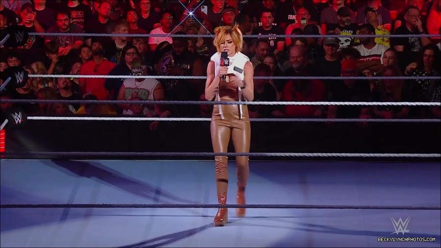 WWE_Monday_Night_RAW_2022_07_18_720p_HDTV_x264-Star_mkv_000536650.jpg
