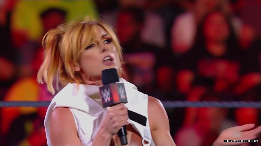 WWE_Monday_Night_RAW_2022_07_18_720p_HDTV_x264-Star_mkv_000537450.jpg