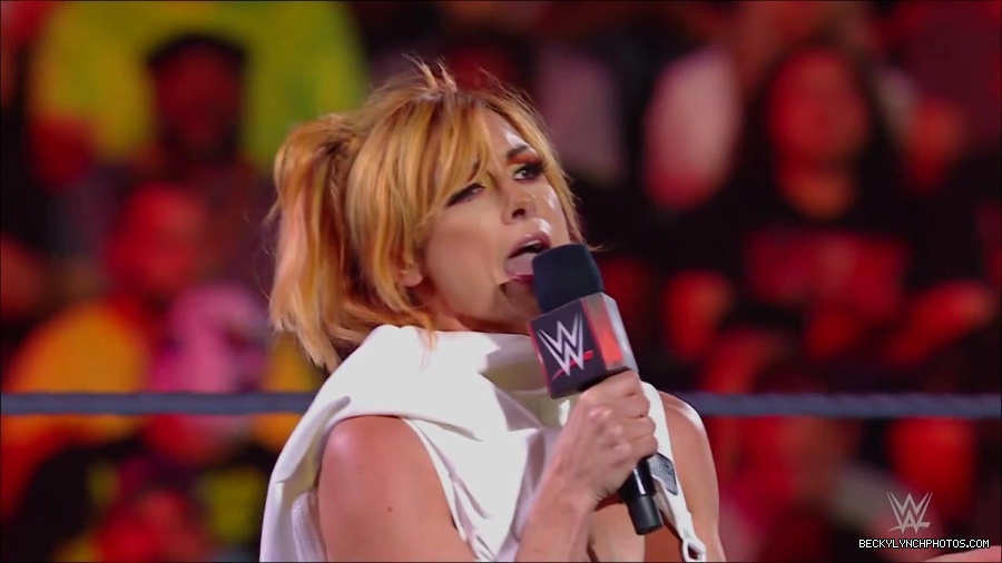 WWE_Monday_Night_RAW_2022_07_18_720p_HDTV_x264-Star_mkv_000537850.jpg