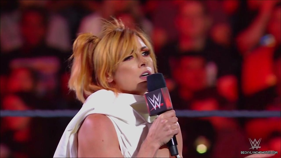 WWE_Monday_Night_RAW_2022_07_18_720p_HDTV_x264-Star_mkv_000538650.jpg