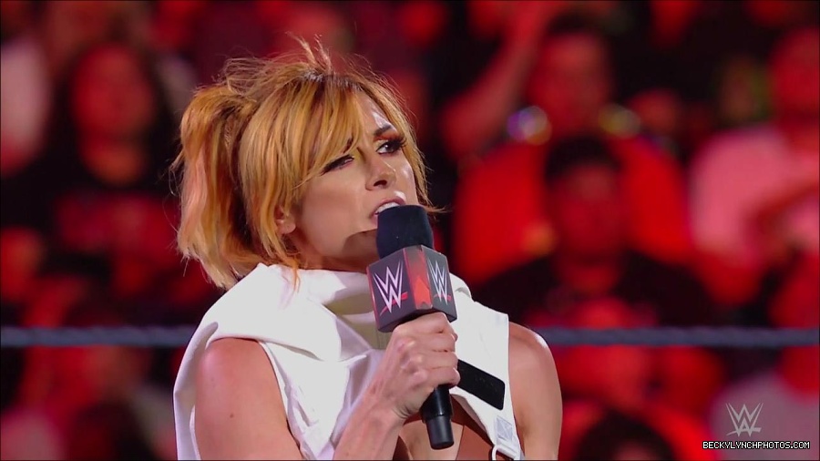WWE_Monday_Night_RAW_2022_07_18_720p_HDTV_x264-Star_mkv_000540250.jpg