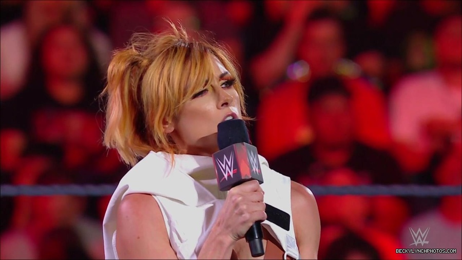 WWE_Monday_Night_RAW_2022_07_18_720p_HDTV_x264-Star_mkv_000540650.jpg