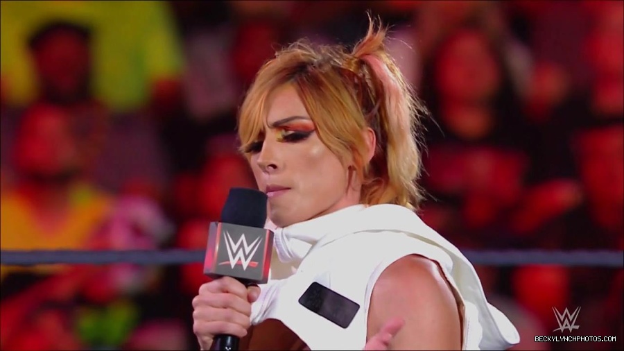 WWE_Monday_Night_RAW_2022_07_18_720p_HDTV_x264-Star_mkv_000543450.jpg