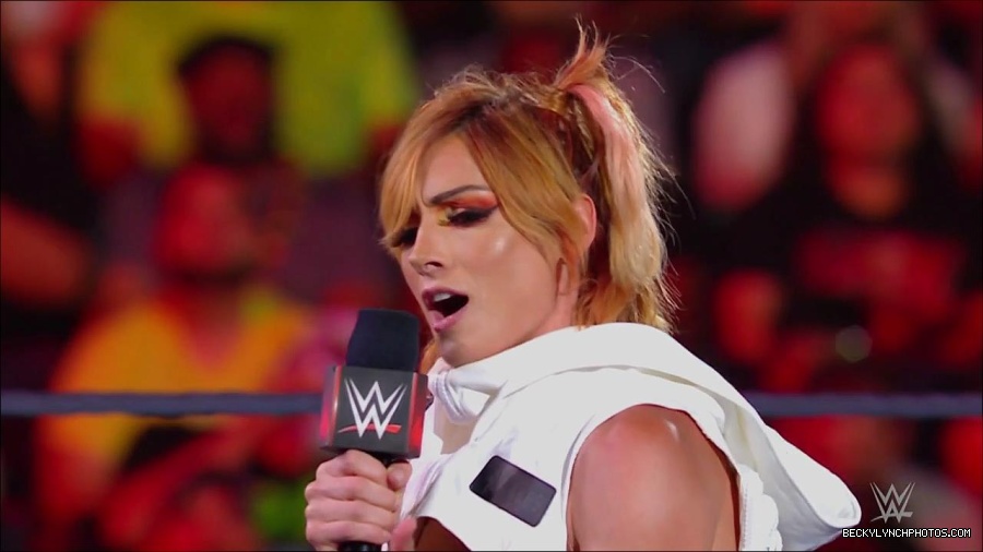 WWE_Monday_Night_RAW_2022_07_18_720p_HDTV_x264-Star_mkv_000543850.jpg