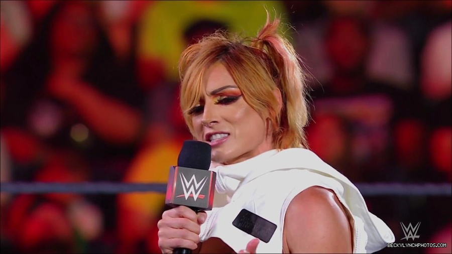 WWE_Monday_Night_RAW_2022_07_18_720p_HDTV_x264-Star_mkv_000544650.jpg