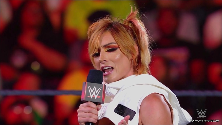 WWE_Monday_Night_RAW_2022_07_18_720p_HDTV_x264-Star_mkv_000545450.jpg
