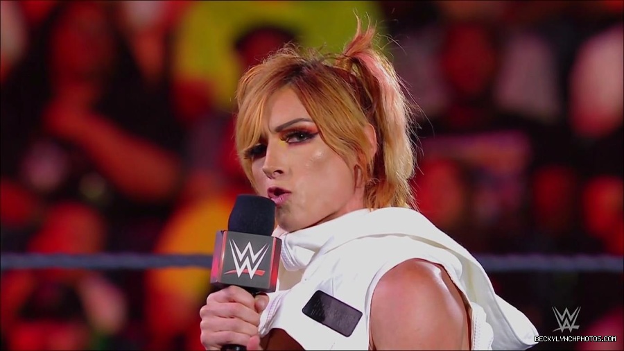 WWE_Monday_Night_RAW_2022_07_18_720p_HDTV_x264-Star_mkv_000546650.jpg