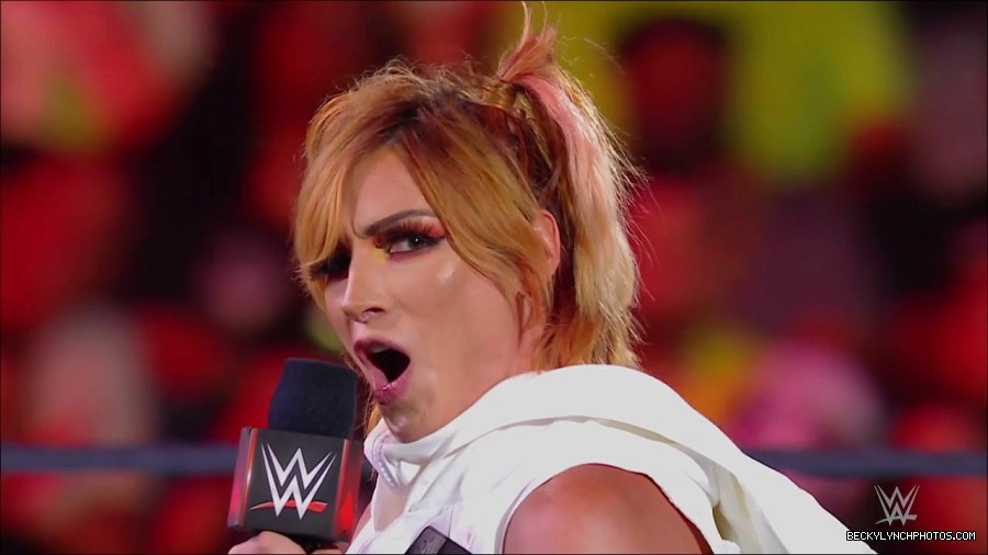WWE_Monday_Night_RAW_2022_07_18_720p_HDTV_x264-Star_mkv_000549850.jpg