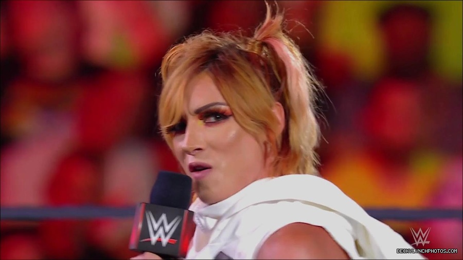 WWE_Monday_Night_RAW_2022_07_18_720p_HDTV_x264-Star_mkv_000550250.jpg