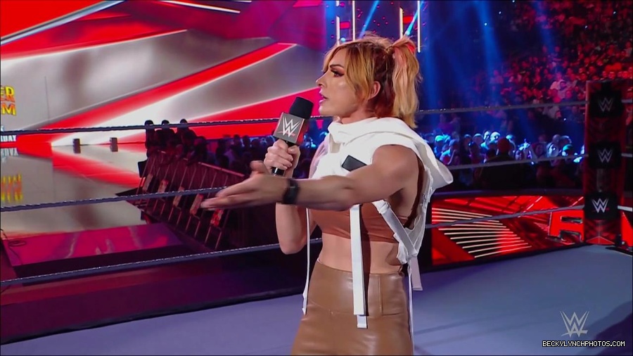 WWE_Monday_Night_RAW_2022_07_18_720p_HDTV_x264-Star_mkv_000554650.jpg