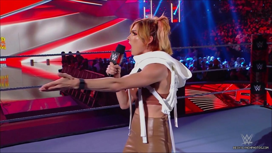 WWE_Monday_Night_RAW_2022_07_18_720p_HDTV_x264-Star_mkv_000555050.jpg