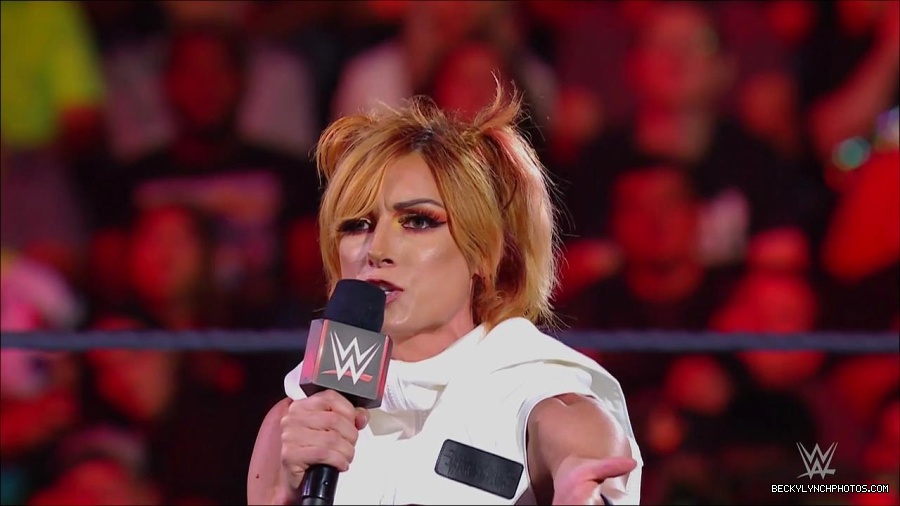 WWE_Monday_Night_RAW_2022_07_18_720p_HDTV_x264-Star_mkv_000556250.jpg