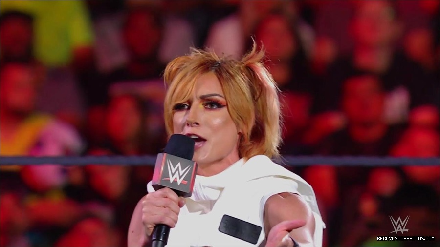WWE_Monday_Night_RAW_2022_07_18_720p_HDTV_x264-Star_mkv_000556650.jpg