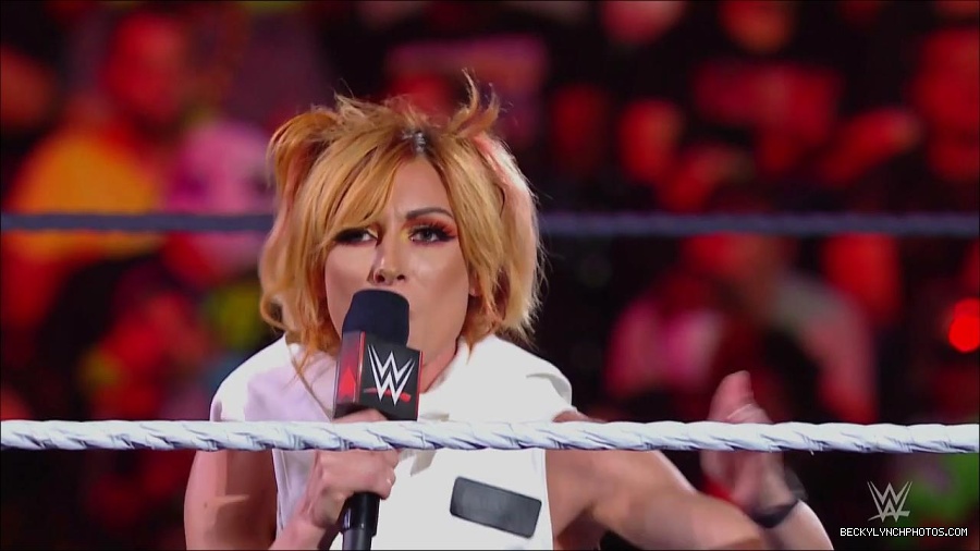WWE_Monday_Night_RAW_2022_07_18_720p_HDTV_x264-Star_mkv_000558250.jpg