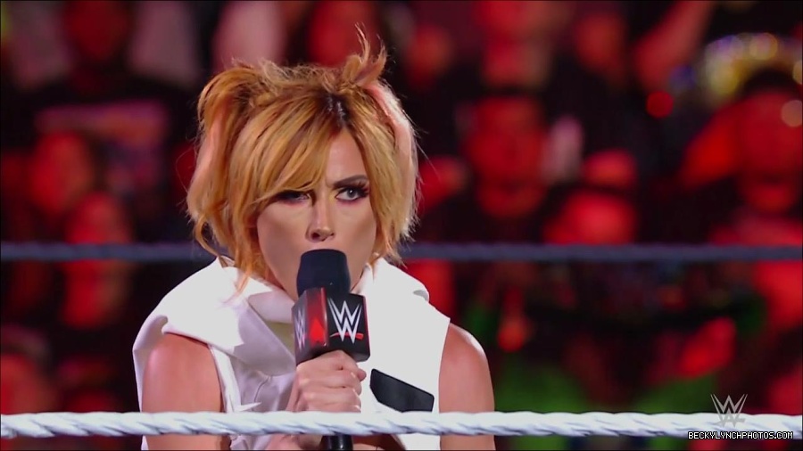 WWE_Monday_Night_RAW_2022_07_18_720p_HDTV_x264-Star_mkv_000560250.jpg