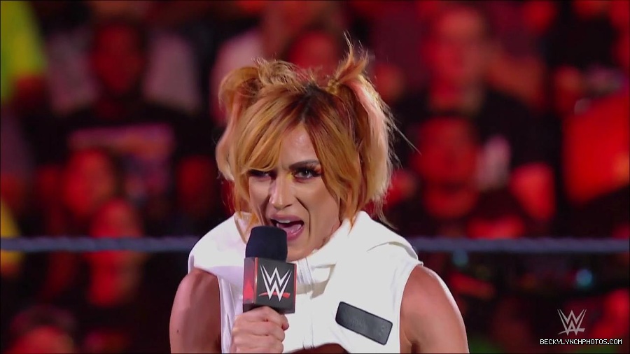 WWE_Monday_Night_RAW_2022_07_18_720p_HDTV_x264-Star_mkv_000562650.jpg
