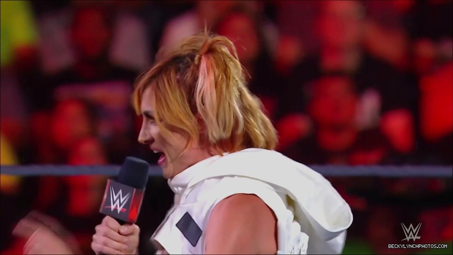 WWE_Monday_Night_RAW_2022_07_18_720p_HDTV_x264-Star_mkv_000563450.jpg
