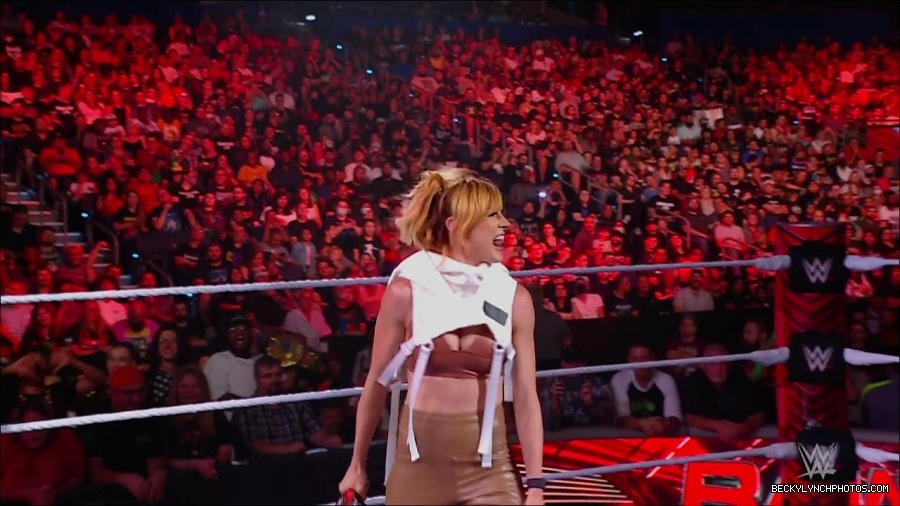 WWE_Monday_Night_RAW_2022_07_18_720p_HDTV_x264-Star_mkv_000565850.jpg