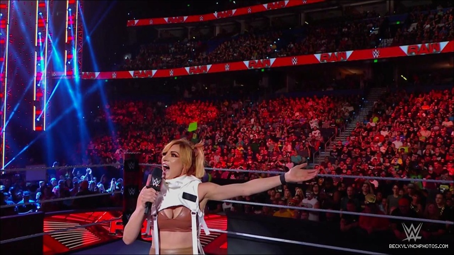 WWE_Monday_Night_RAW_2022_07_18_720p_HDTV_x264-Star_mkv_000567850.jpg