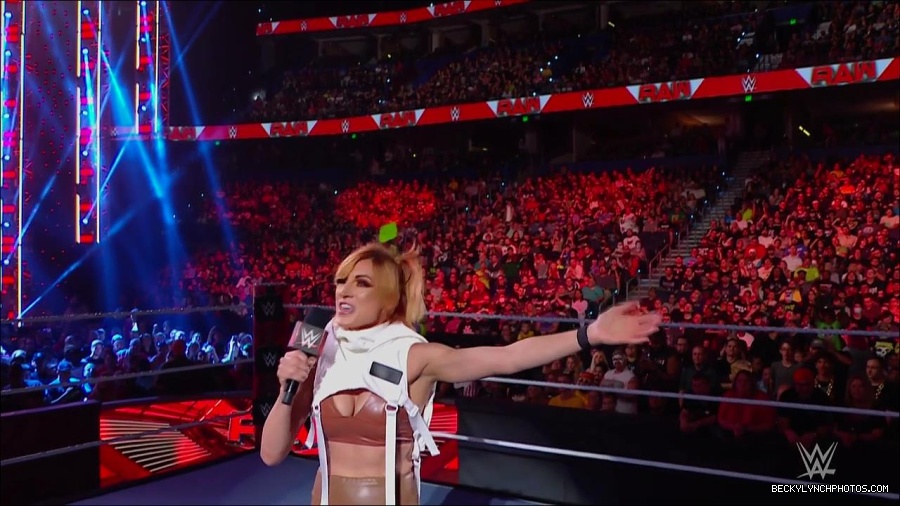 WWE_Monday_Night_RAW_2022_07_18_720p_HDTV_x264-Star_mkv_000568650.jpg