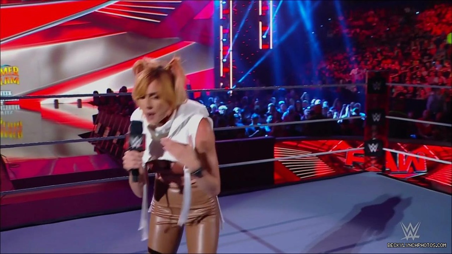 WWE_Monday_Night_RAW_2022_07_18_720p_HDTV_x264-Star_mkv_000571850.jpg