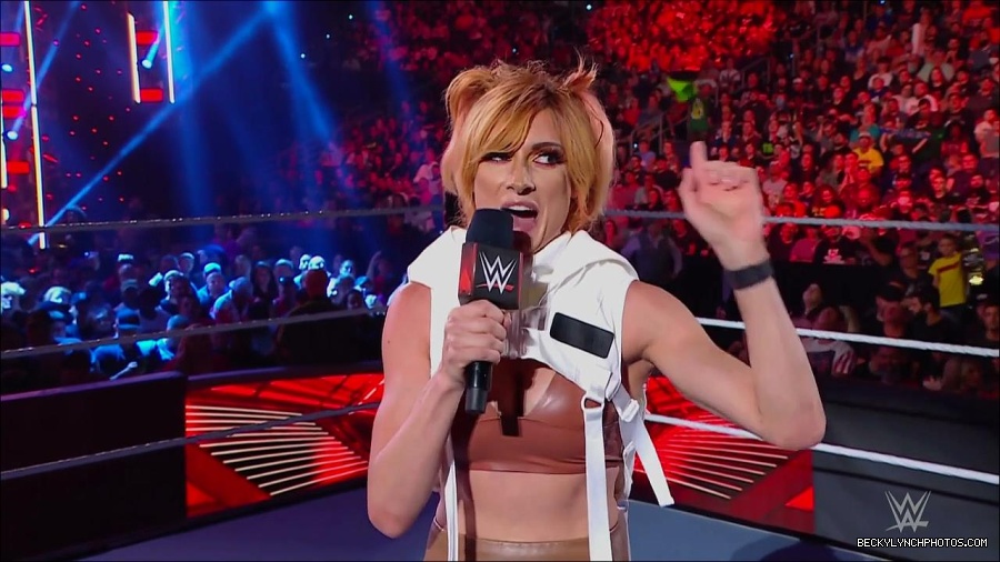WWE_Monday_Night_RAW_2022_07_18_720p_HDTV_x264-Star_mkv_000575050.jpg