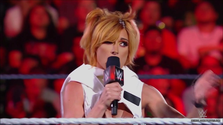 WWE_Monday_Night_RAW_2022_07_18_720p_HDTV_x264-Star_mkv_000580650.jpg