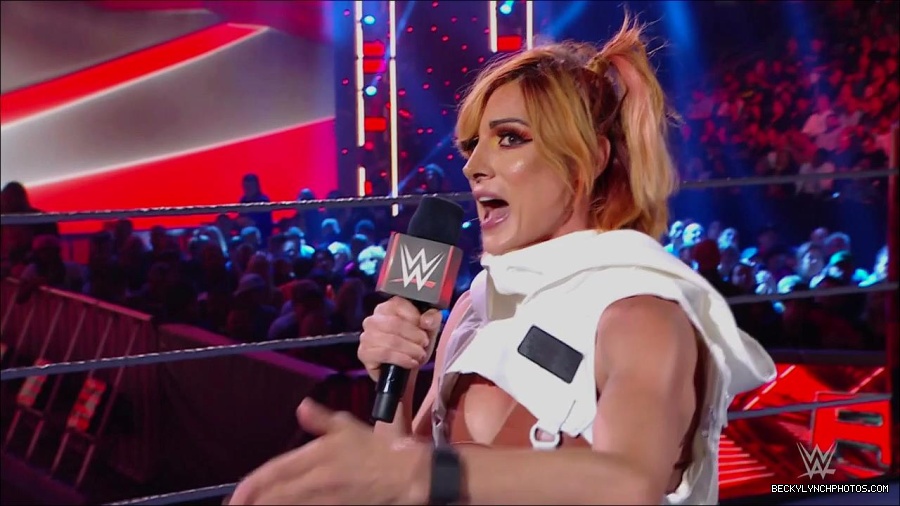 WWE_Monday_Night_RAW_2022_07_18_720p_HDTV_x264-Star_mkv_000581850.jpg
