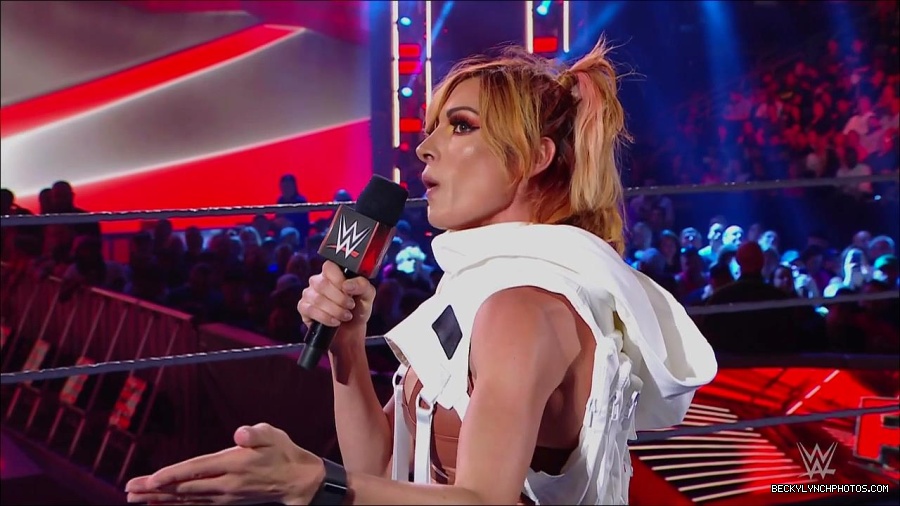 WWE_Monday_Night_RAW_2022_07_18_720p_HDTV_x264-Star_mkv_000583050.jpg