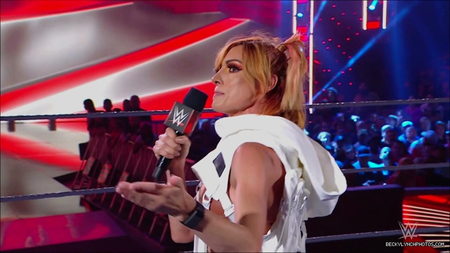 WWE_Monday_Night_RAW_2022_07_18_720p_HDTV_x264-Star_mkv_000584250.jpg